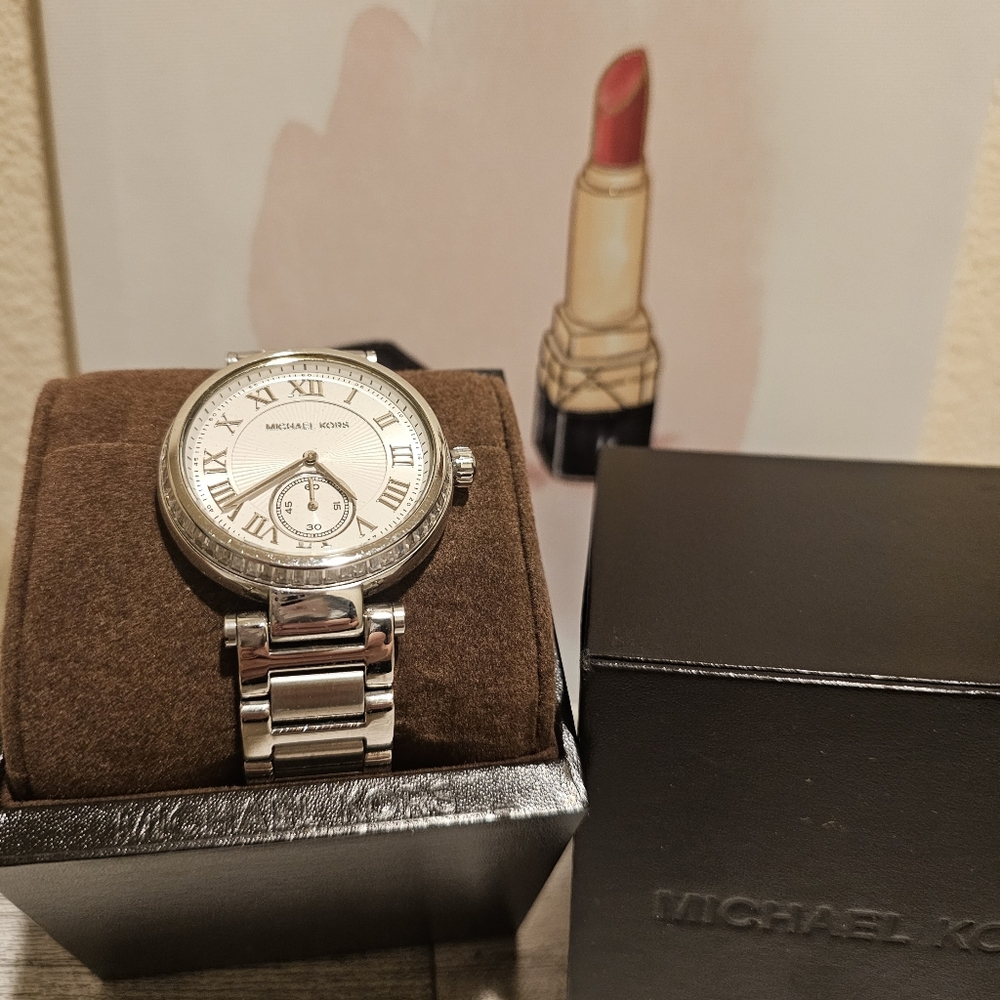 Michael Kors Skylar Silver Women's Watch NIB - Picture 2 of 4